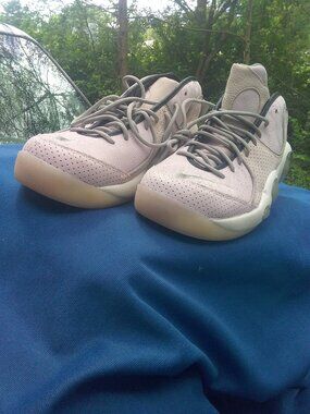 Nike mens athletic shoes